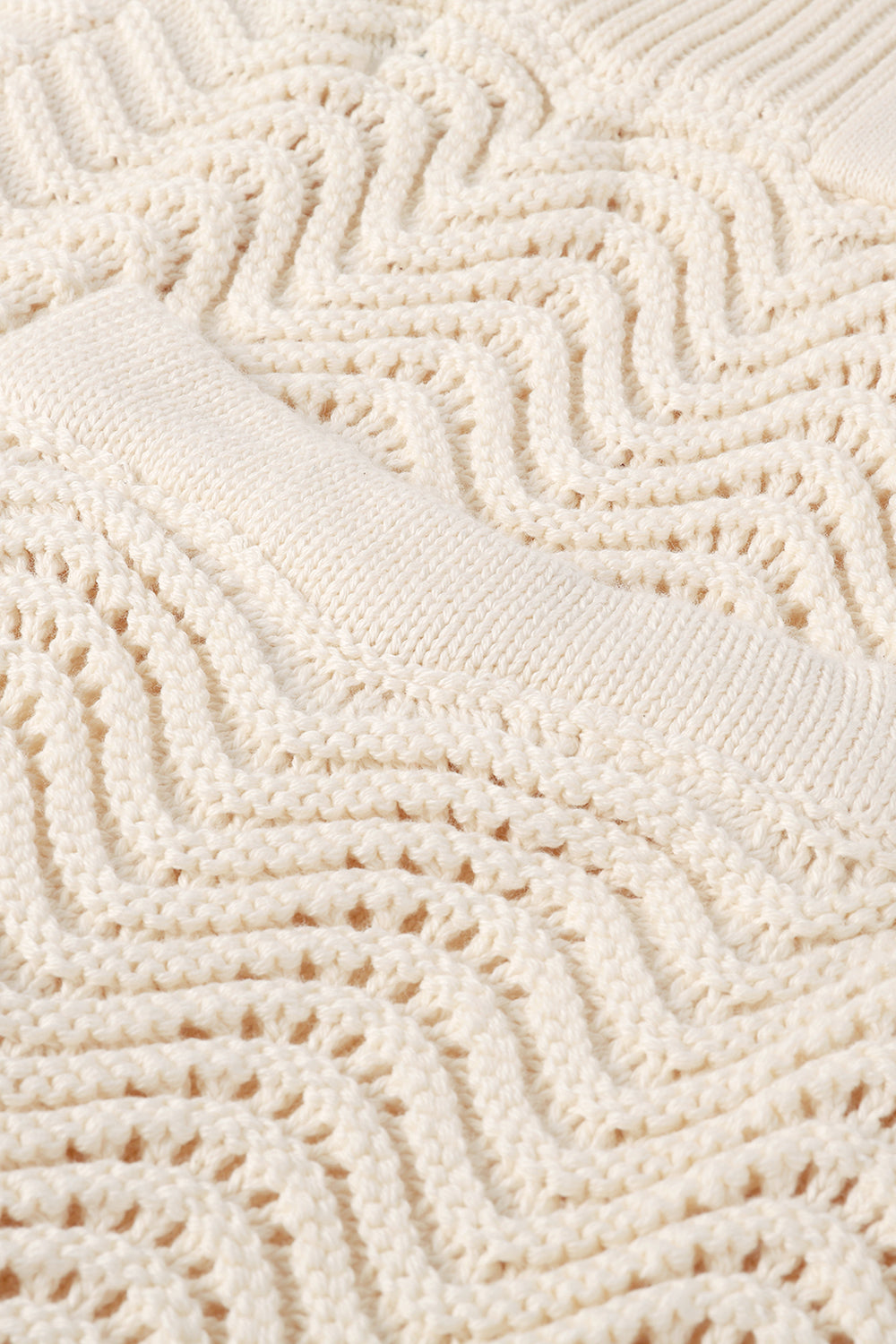 Close-up of ivory shale stitch knit shorts back pocket.