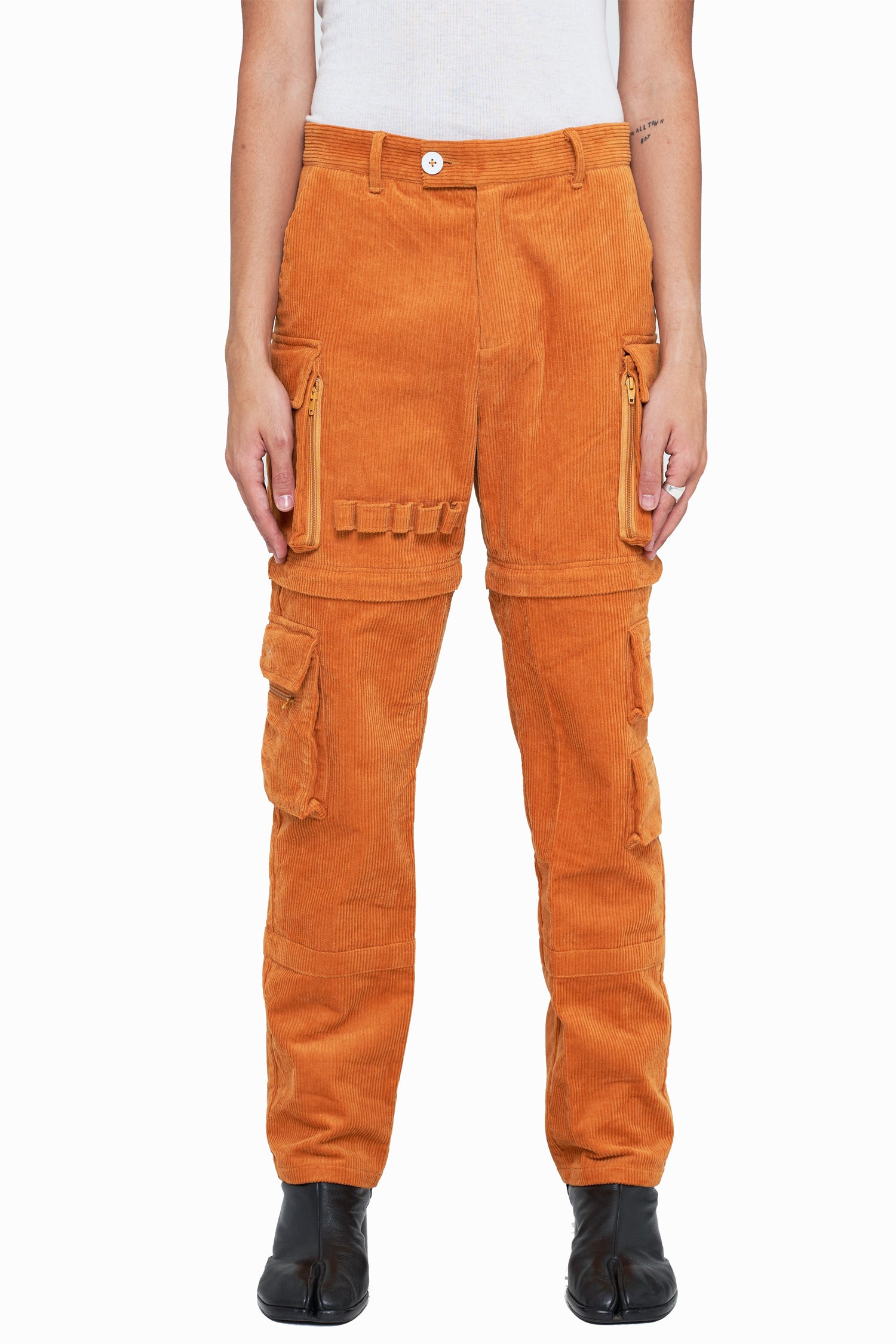 Upgraded with an improved corduroy fabric in apricot brown and better sizing. These pants are adaptable for year-round wear, these utility pants are built from a functional corduroy fabric with fair stretch. Its construction is secured with stitched panels and it's made with plenty of utilitarian appeal with multiple pockets. These trousers are competent for any season as it's zipper-adjustable and can be transformed into a pair of shorts when the temperature rises.